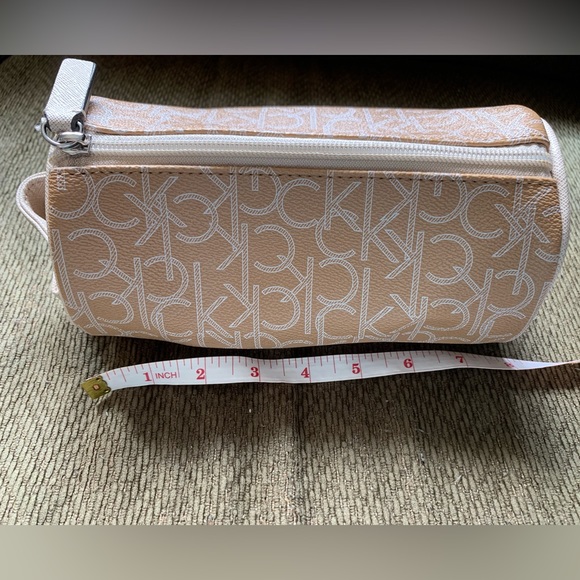 Calvin Klein signature cosmetic bag case - Picture 5 of 5